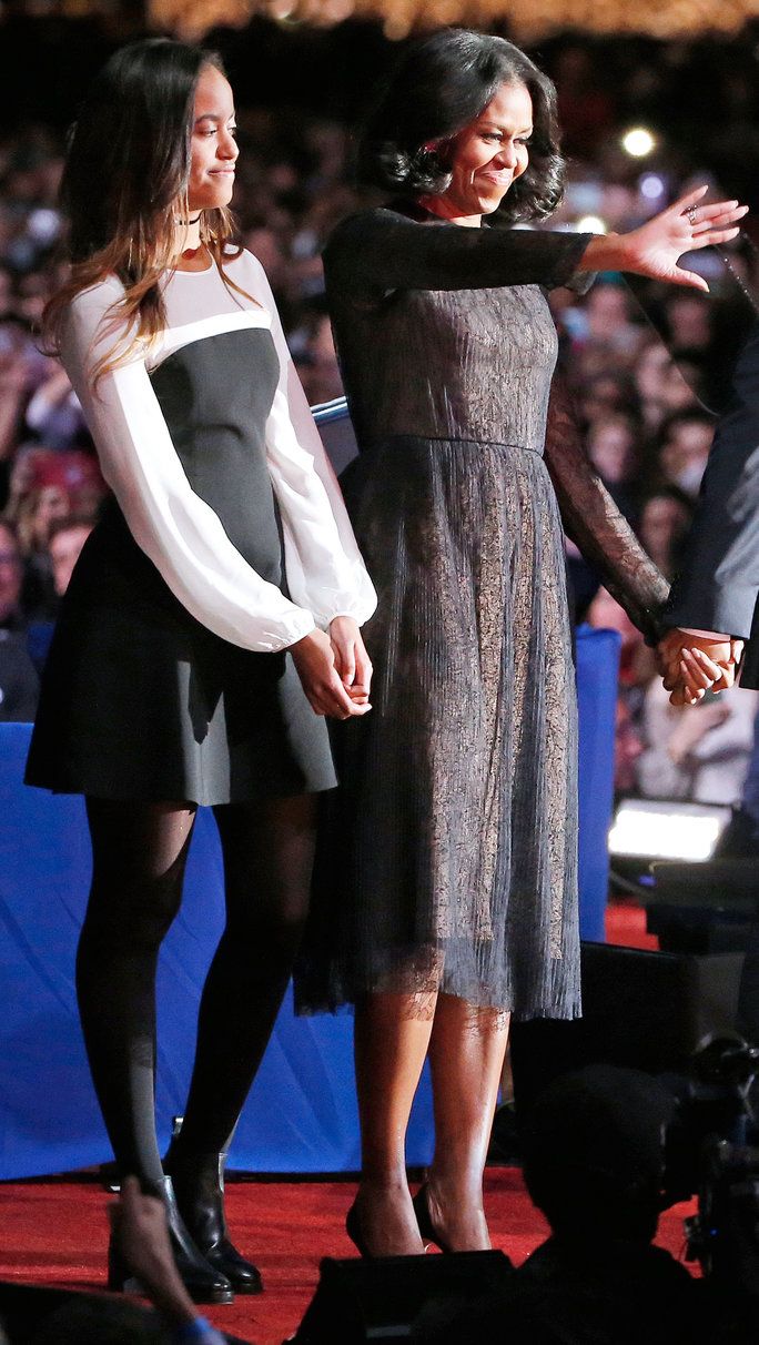 먼저 Lady Michelle Obama and daughter Malia Obama