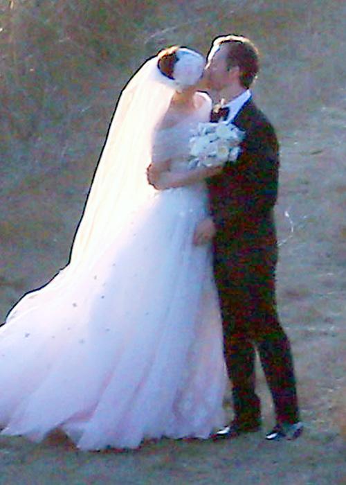 有名人 Wedding Photos - Anne Hathaway and Adam Shulman