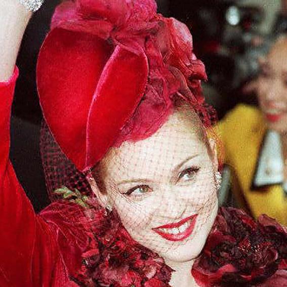 כוכבים In Red Lips - 1996 - Madonna