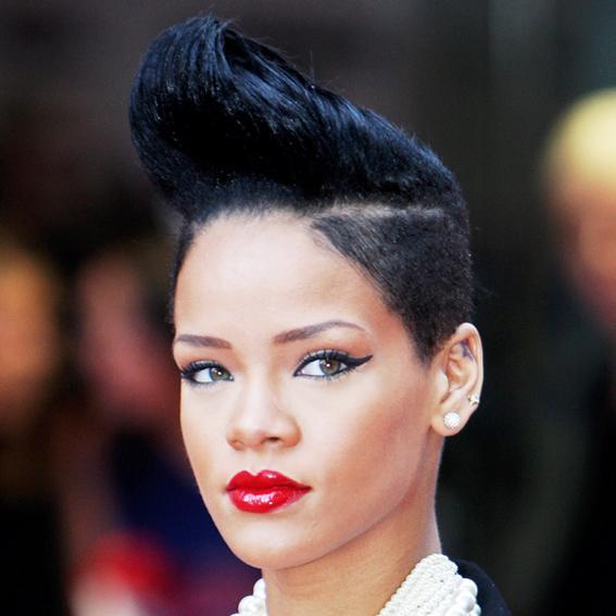 별 In Red Lips - 2009 - Rihanna