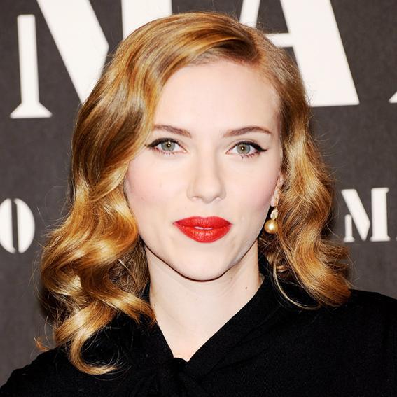 כוכבים In Red Lips - 2009 - Scarlett Johansson