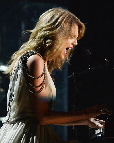 בלתי נשכחת Grammys Performances - Taylor Swift