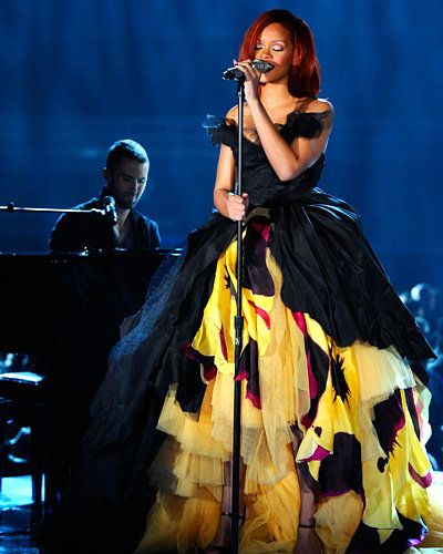 ריהאנה - Adam Levine - Grammy Performances