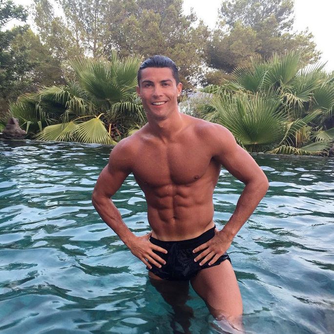 כריסטיאנו Ronaldo Shirtless - LEAD