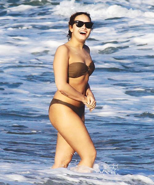 2012 년 Bikinis - Demi Lovato