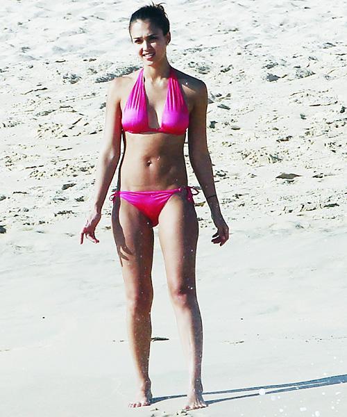 2012 년 Bikinis - Jessica Alba