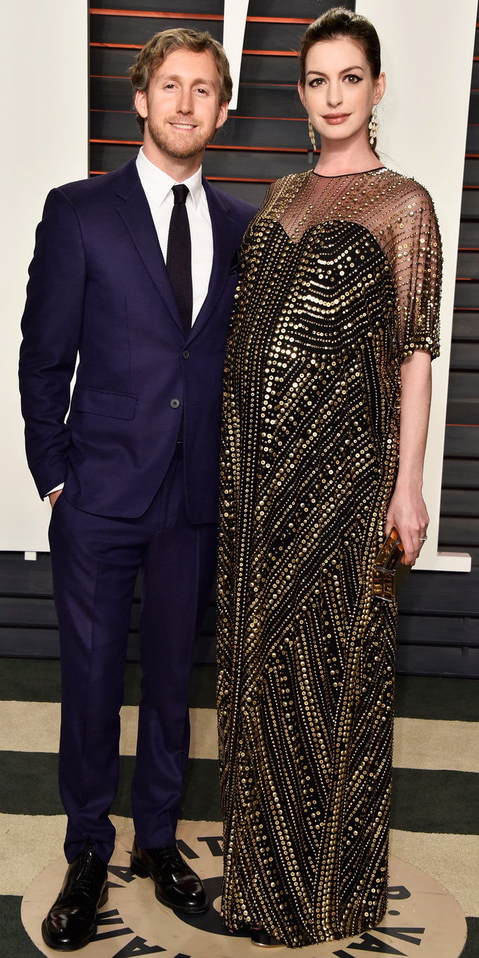  Actors Adam Shulman (L) and Anne Hathaway attends the 2016 Vanity Fair Oscar Party Hosted By Graydon Carter at the Wallis Annenberg Center for the Performing Arts on February 28, 2016 in Beverly Hills, California.