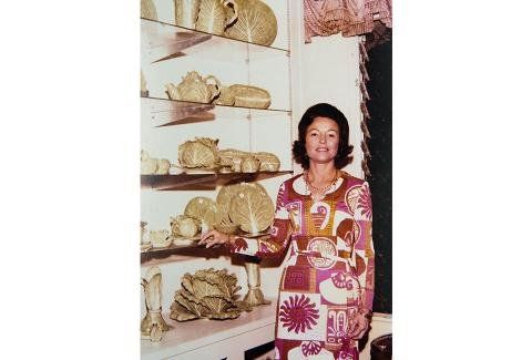 ドディ Thayer and her lettuce pottery