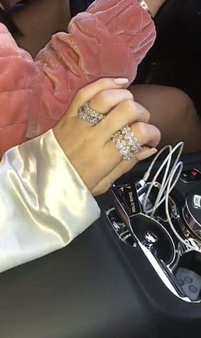 카일리 Jenner snapchat diamond ring - embed 