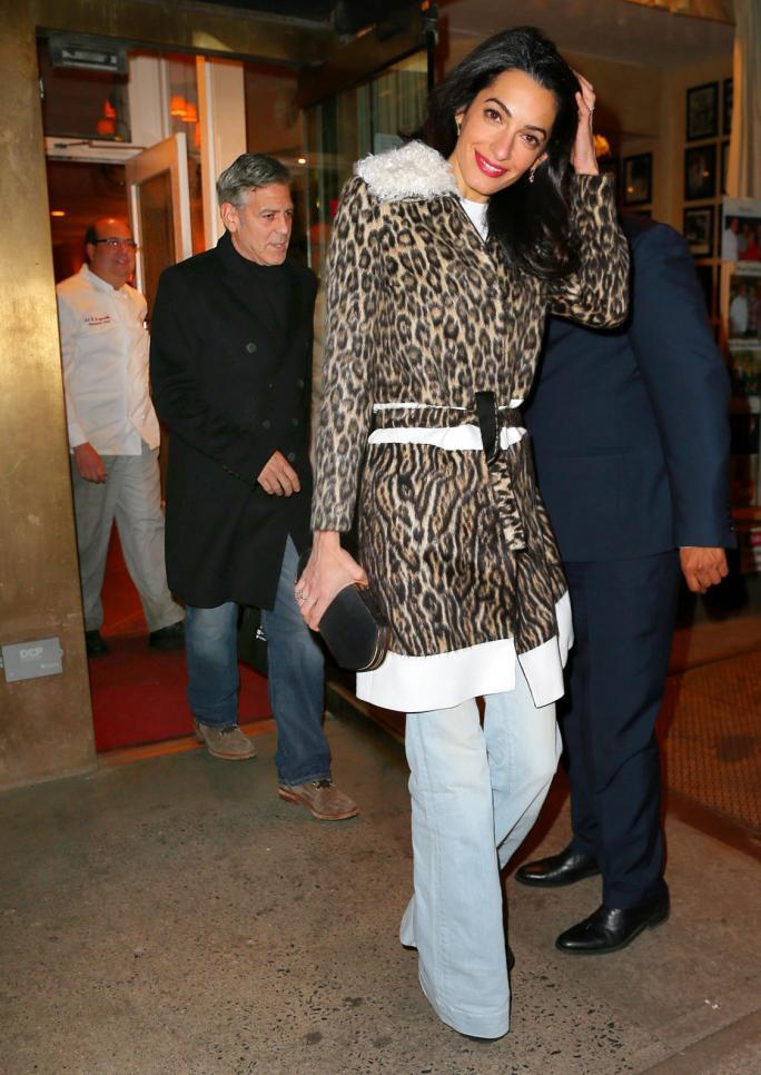 בלעדי: George Clooney and Amal Clooney have dinner with George's mom Nina Bruce Warren at Patsy's in NYC
