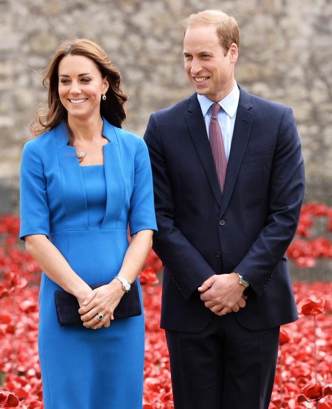 דוכס And Duchess Of Cambridge And Prince Harry Visit Tower Of London's Ceramic Poppy Field