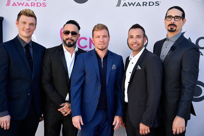 ניק Carter, AJ McLean, Brian Littrell, Howie D, and Kevin Richardson of the Backstreet Boys 