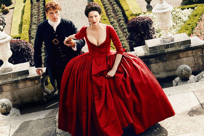 ה 5 Best Costumes from Last Night's Outlander Episode