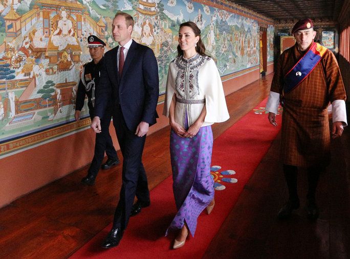 도착 중 to a ceremonial welcome in Bhutan 