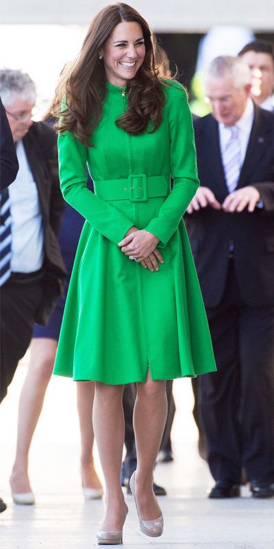 קייט Middleton in green coat and nude heels