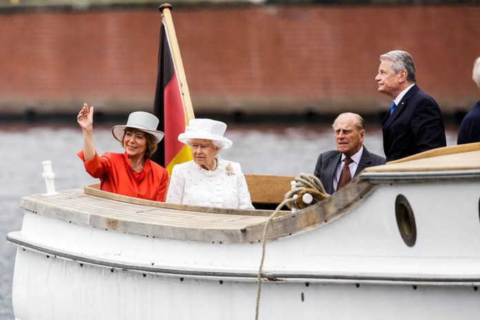 퀸 Elizabeth II and Prince Philip (2015) 