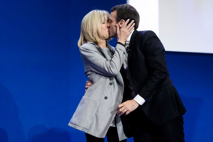 ブリジット Macron - Kiss - Embed