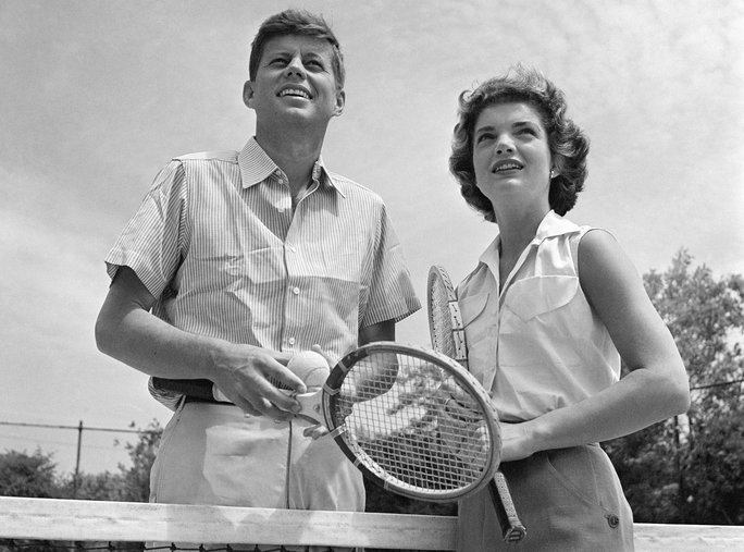 上院議員 John F. Kennedy and fiance Jacqueline Bouvier