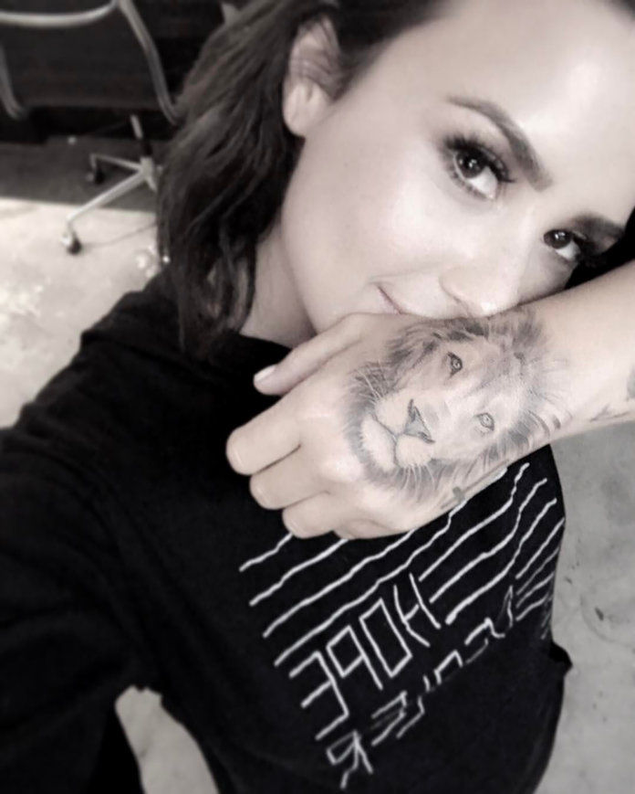 デミ Lovato 