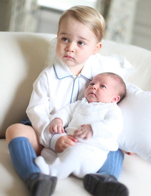 공주님 Charlotte Gets Serious With Prince George 