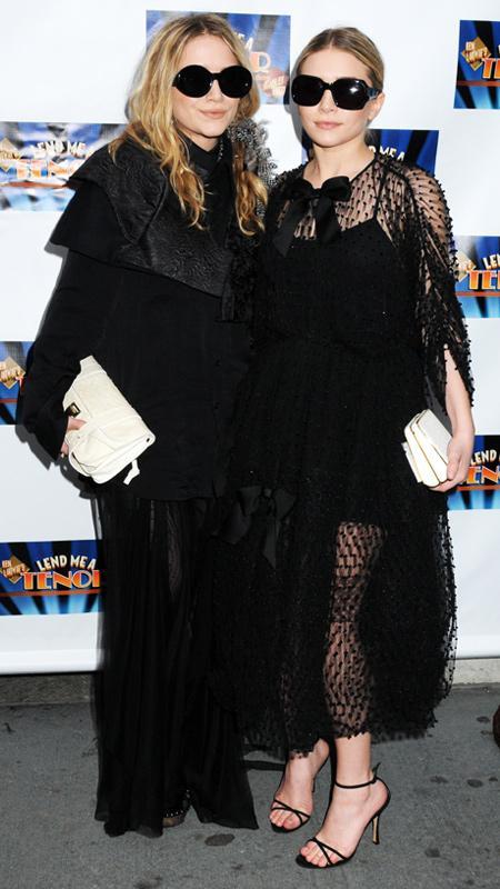 メアリー Kate and Ashley Olsen attend Broadway Opening of 