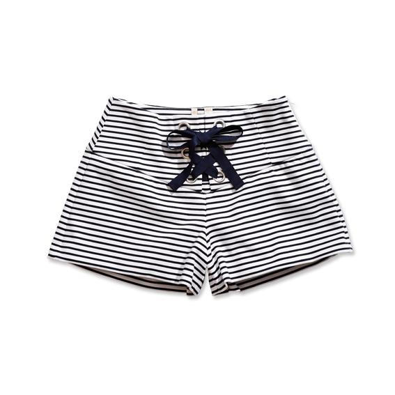 כוכבים and Stripes Fashion: Guess Shorts