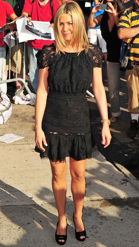 ג 'ניפר Aniston little black dress
