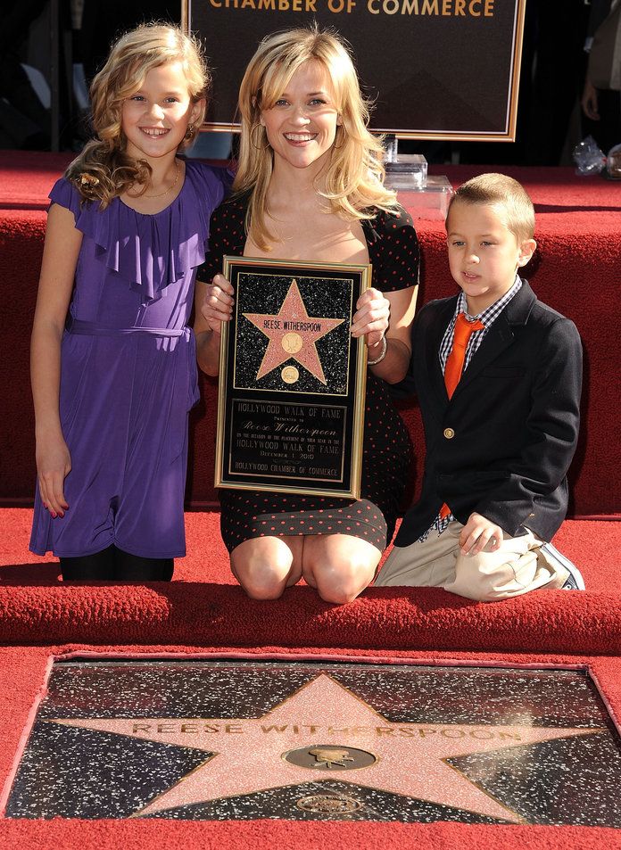 リース、 Ava, and Deacon on the Hollywood Walk of Fame 
