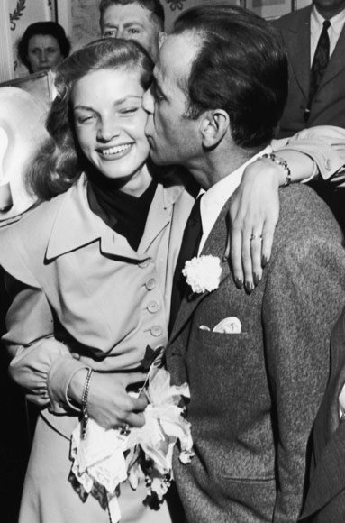 험프리 Bogart and Lauren Bacall wedding kiss