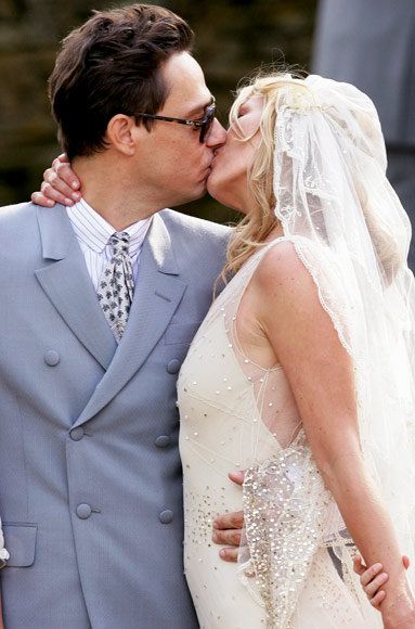 קייט Moss and Jamie Hince wedding kiss