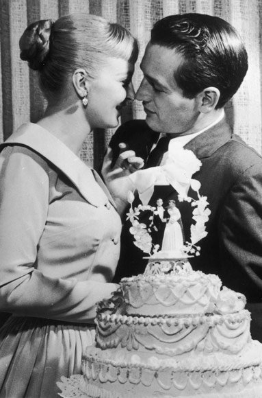 פול Newman and Joanne Woodward wedding kiss
