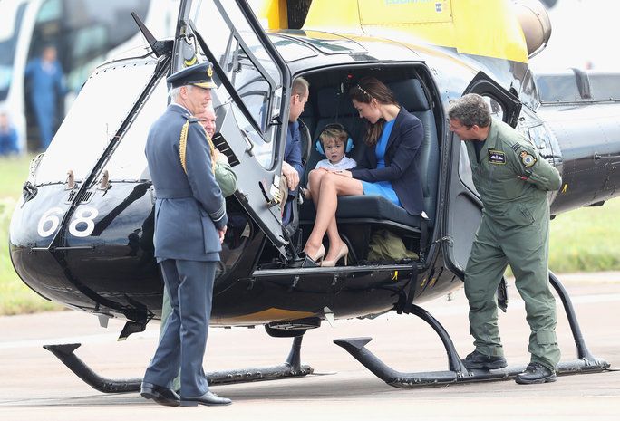왕자 George Takes a Seat in a Helicopter 