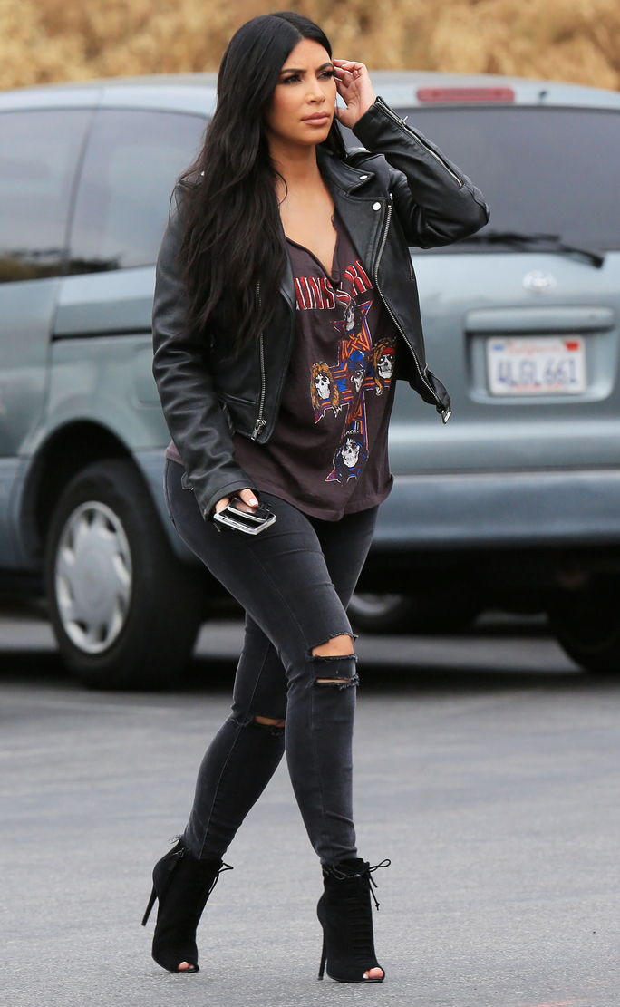 קים Kardashian Bowling Outfit - Lead