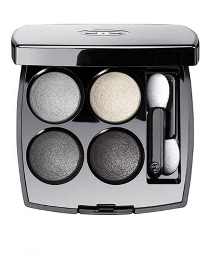 אפור Eyes: Chanel Les Ombres Multi-Effect Quadra Eyeshadow in Tisse Smoky 