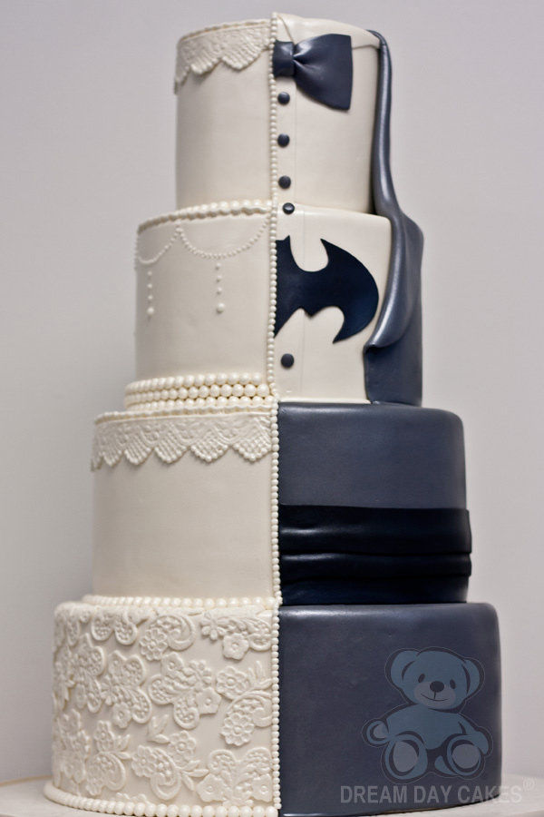 א Half-Traditional, Half-Geek Wedding Cake... 