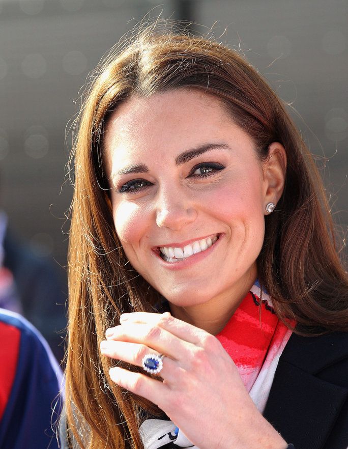 캐서린, Duchess of Cambridge smiles as she wears the Team GB Official Supporter's Scarf for London 2012.