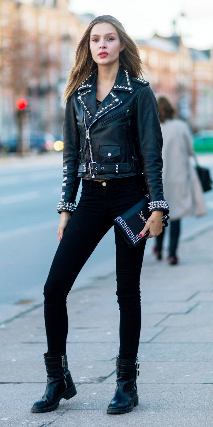 ג'וזפין Skriver in a Leather Jacket 