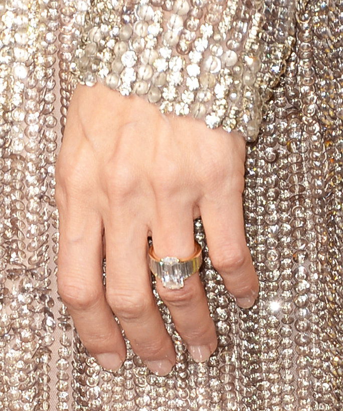 אנג'לינה Jolie Engagement Ring - Embed 2016