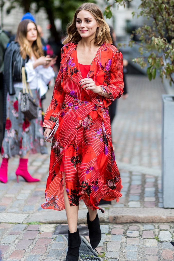 올리비아 Palermo wearing red dress outside Preen during London Fashion Week September 2017 on September 17, 2017 in London, England.