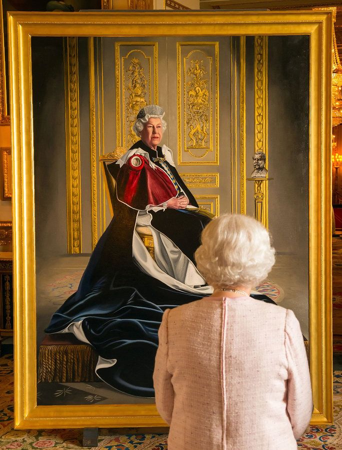 クイーン Elizabeth II viewing portrait - October 14, 2016