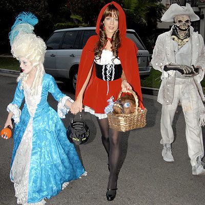 ケイト Beckinsale as Little Red Riding Hood - Stars in Halloween Costumes