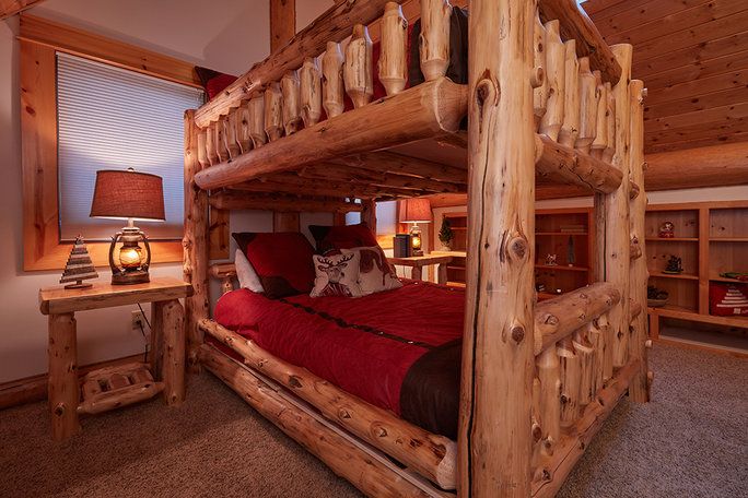 기분 좋은 bunkbeds make room for visitors. 