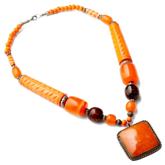 주황색 Beaded Pendant Necklace