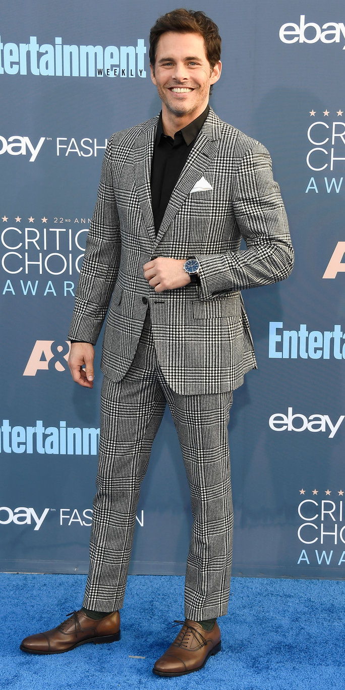השחקן James Marsden attends The 22nd Annual Critics' Choice Awards at Barker Hangar on December 11, 2016 in Santa Monica, California. 