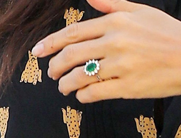 אירינה Shayk Engagement Ring Embed 