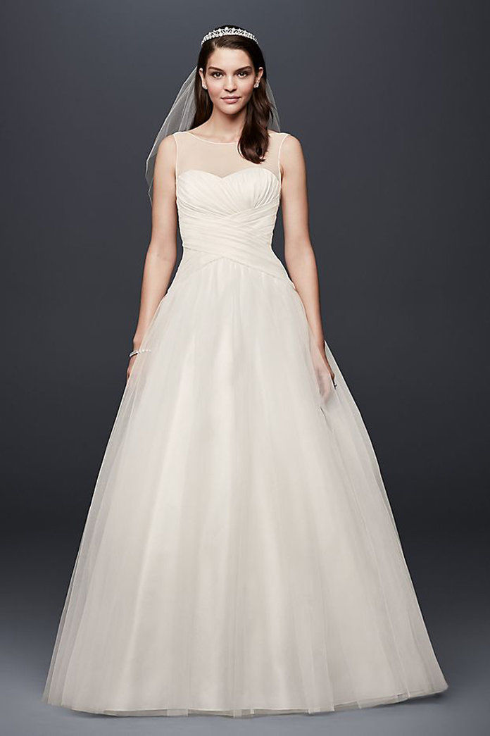 데이비드's Bridal Illusion Neckline Organza Ball Gown Wedding Dress