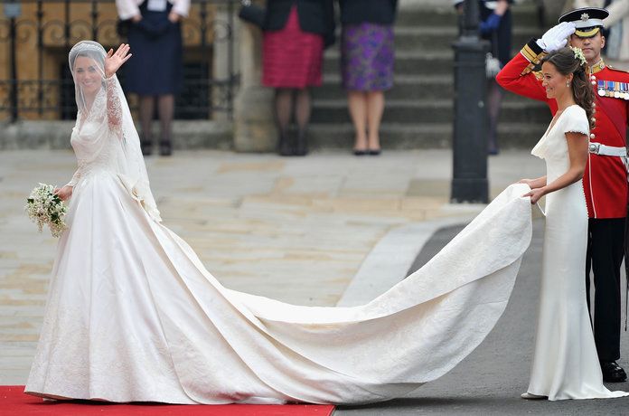 מלכותי Wedding - Wedding Guests And Party Make Their Way To Westminster Abbey