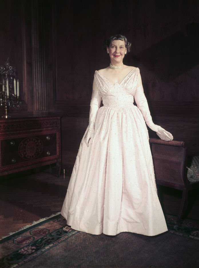 מאמי Eisenhower Wearing Dress
