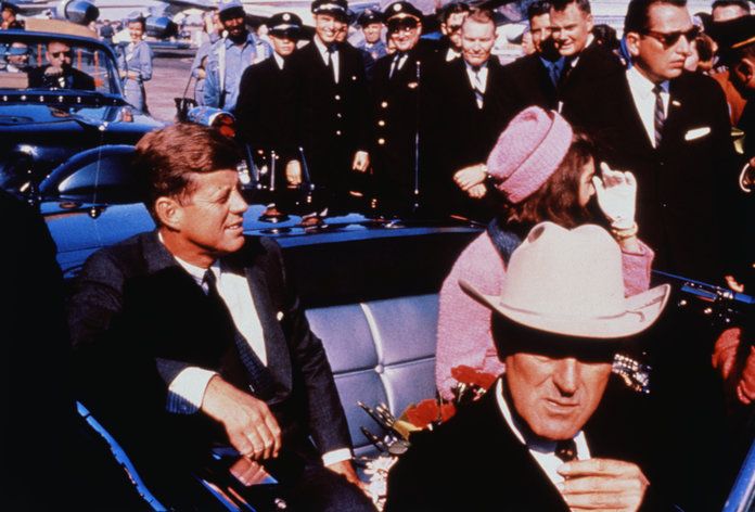 ג'ון and Jackie Kennedy with John Connally in Automobile