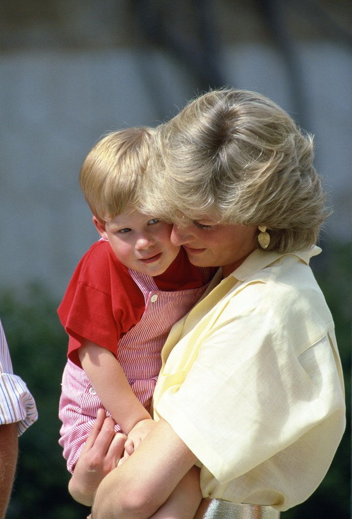 נסיכה Diana and Prince Harry lead